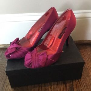Gorgeous Fuschia satin heels size